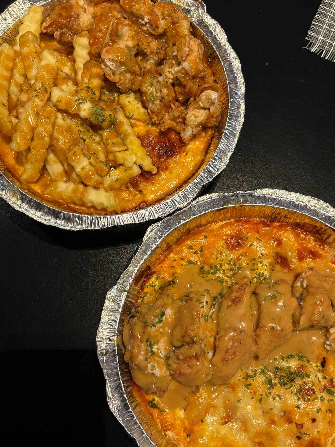 og baked mac + chix + fries, og baked mac + plain chix w/og sauce 
