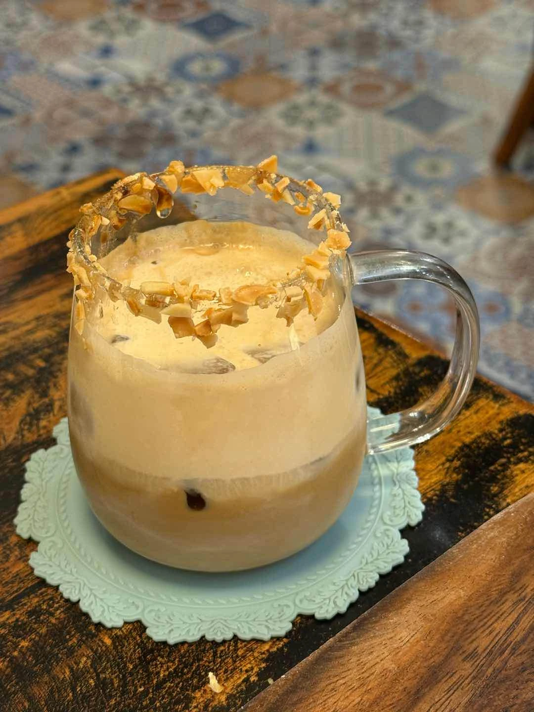 caramel and peanut latte