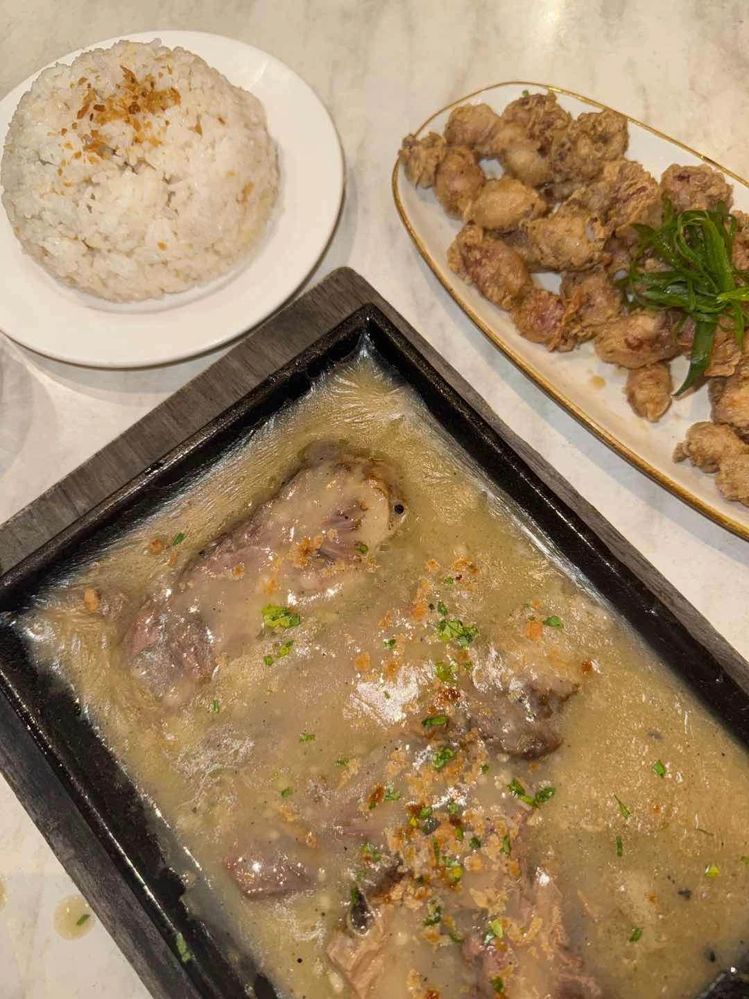 beef belly + chapirones of LOLA Cafe - Tomas Morato