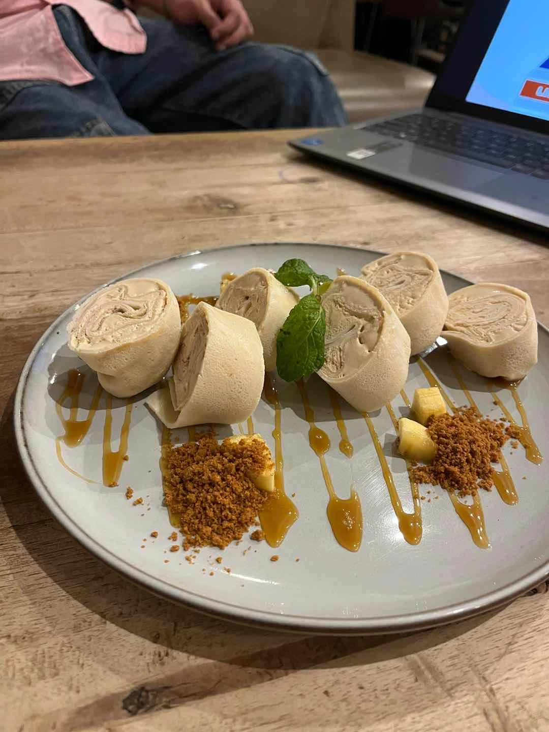 Banana caramel crepe