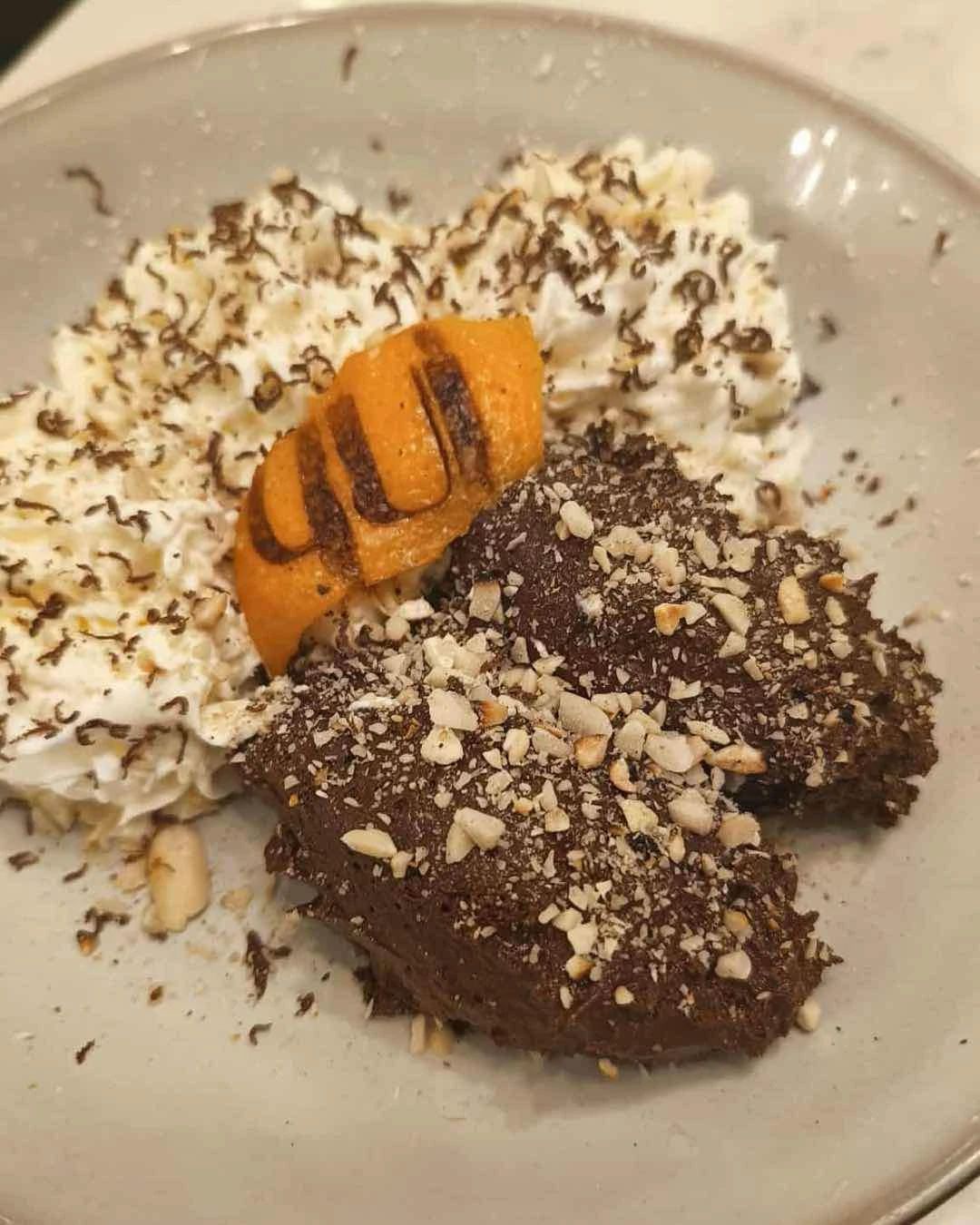 Fluffy Suklati Mousse  of Qui Pan Asian