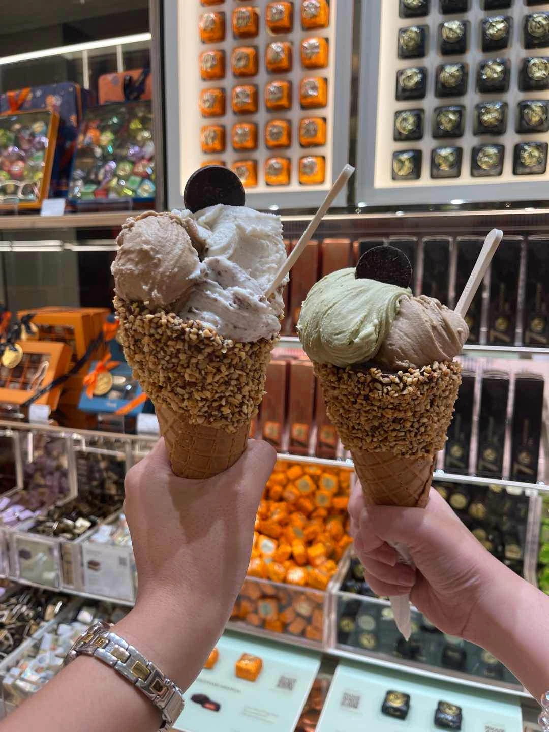 Cone with 4 flavors for 480 of Venchi