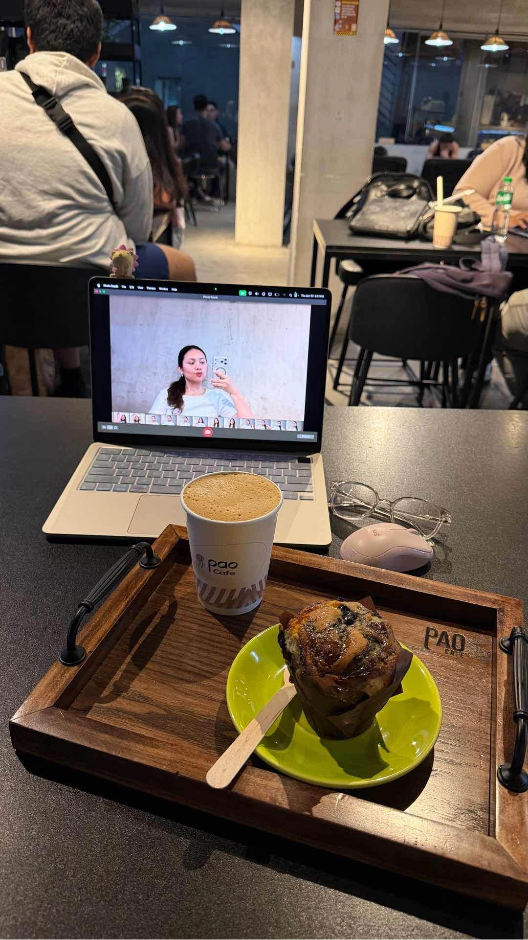 Bac xiu coffee and blueberry muffin