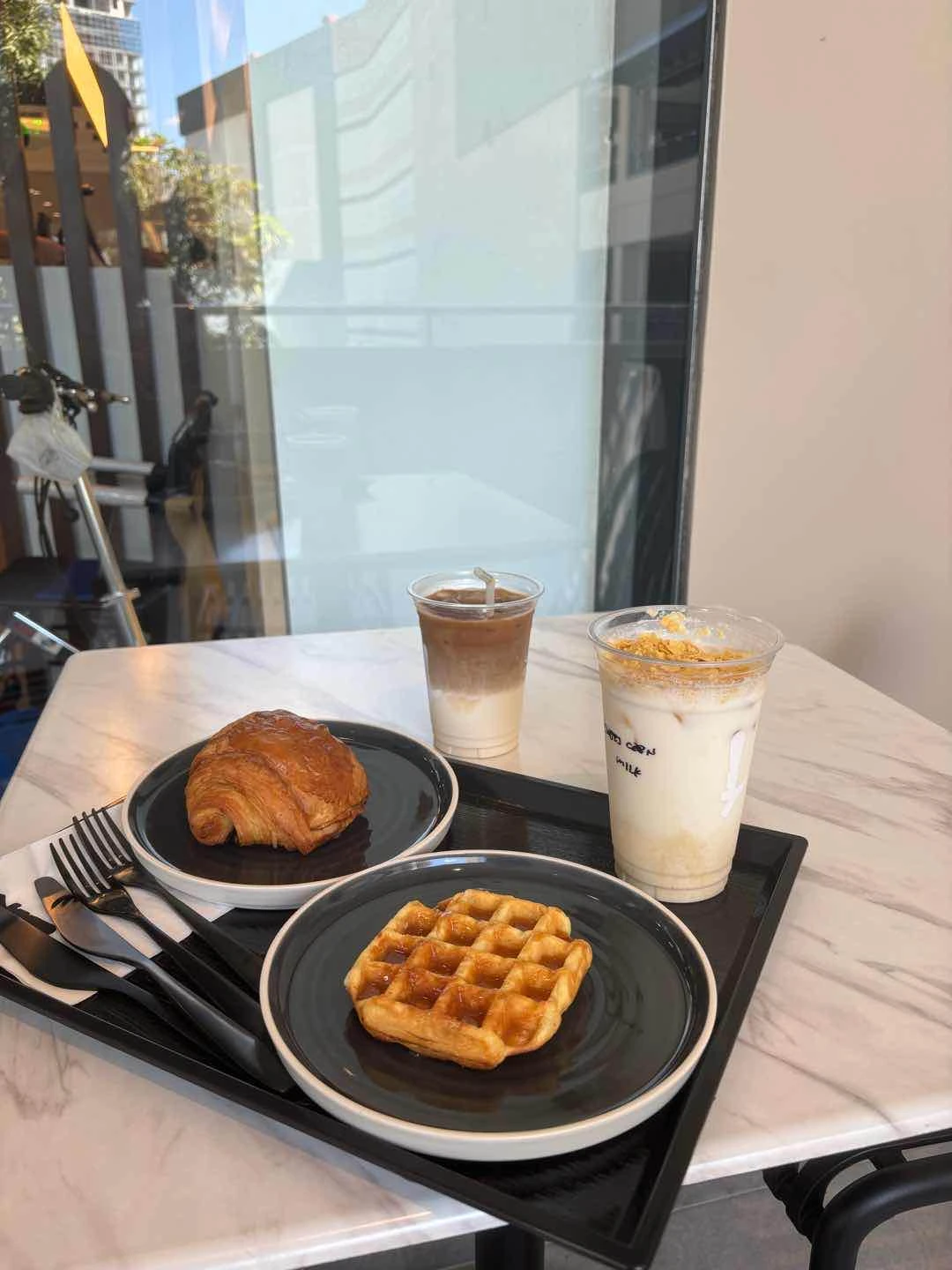 Croissant, Waffle