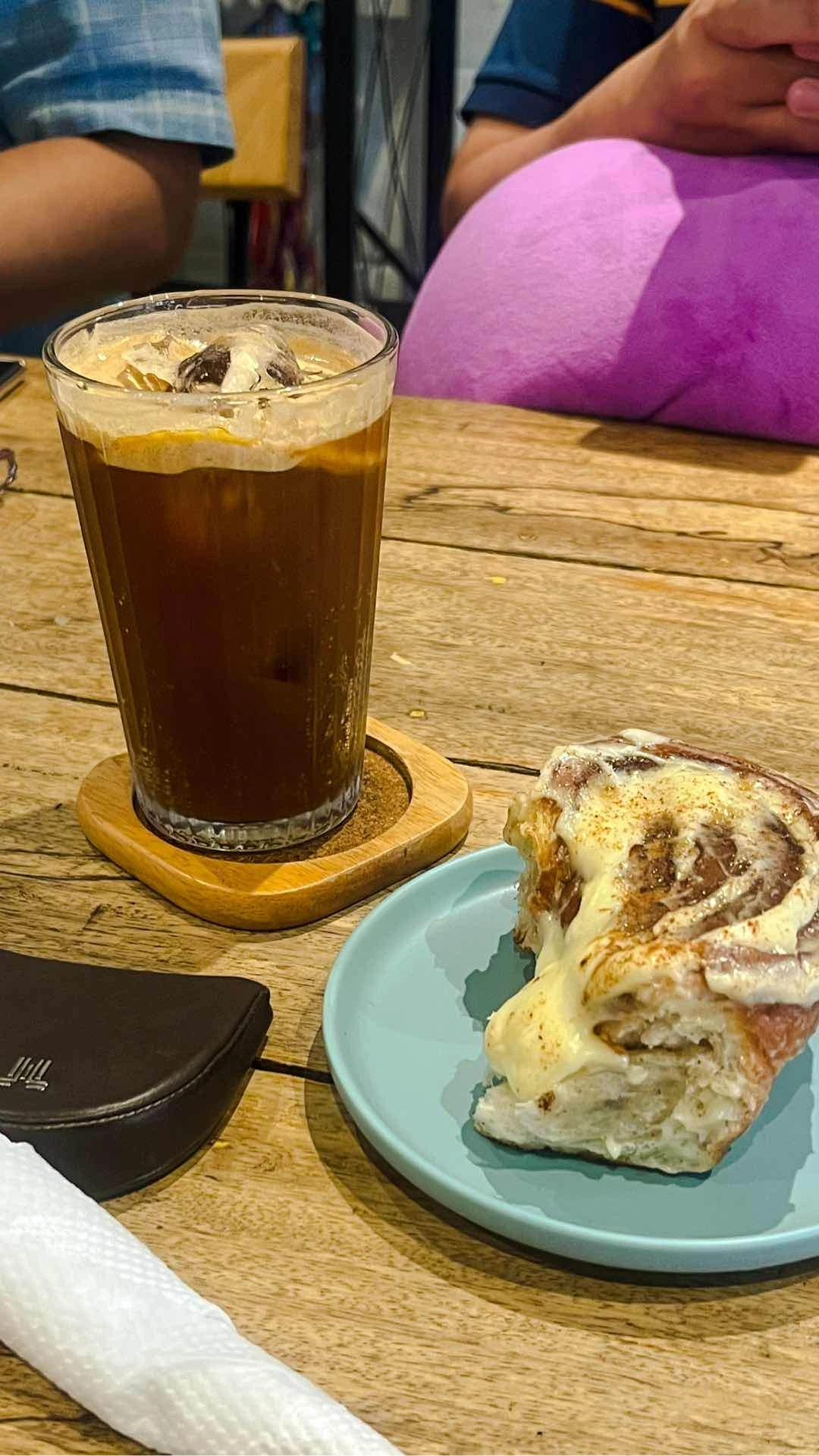 Mazagran and cinnamon roll