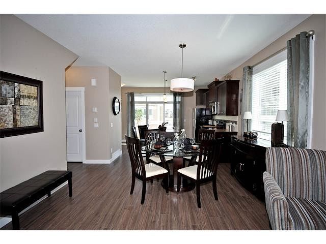 Photo of Town House for Rent in Evanston: 2.5 Bathrooms with a Spacious Foyer Property Image