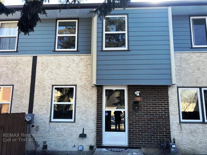 Photo of 18 Willowdale Place Northwest Property Image
