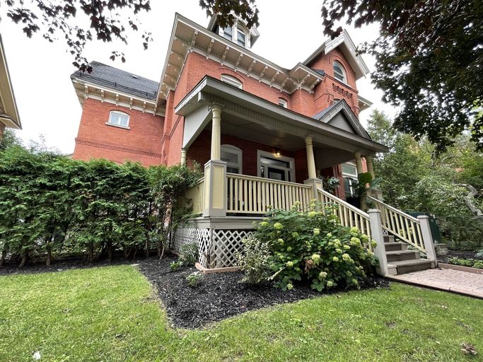 Photo of 324 Chapel St. Property Image