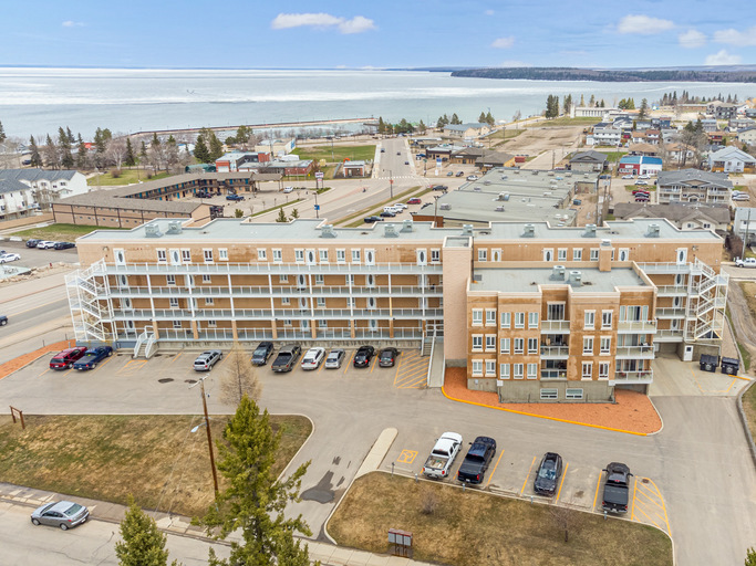 Photo of Beautiful 2 Bedroom Condo steps from the Marina! Property Image