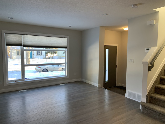 Photo of Beautiful & Modern 3 bed 2.5 bath duplex*Single Garage*tons of storage* Property Image