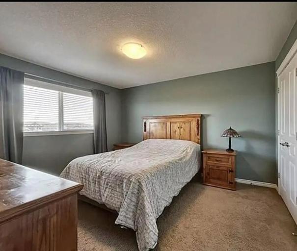 Photo of Spacious 3 bed 2.5 bath family home*Double garage*Lots of storage*Fenced yard! Property Image