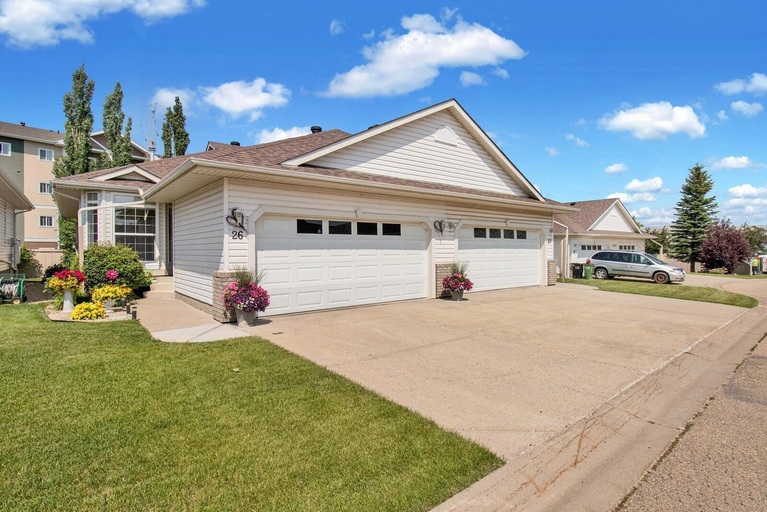 Photo of Bungalow Duplex/Townhouse with Dbl Attached Garage Property Image