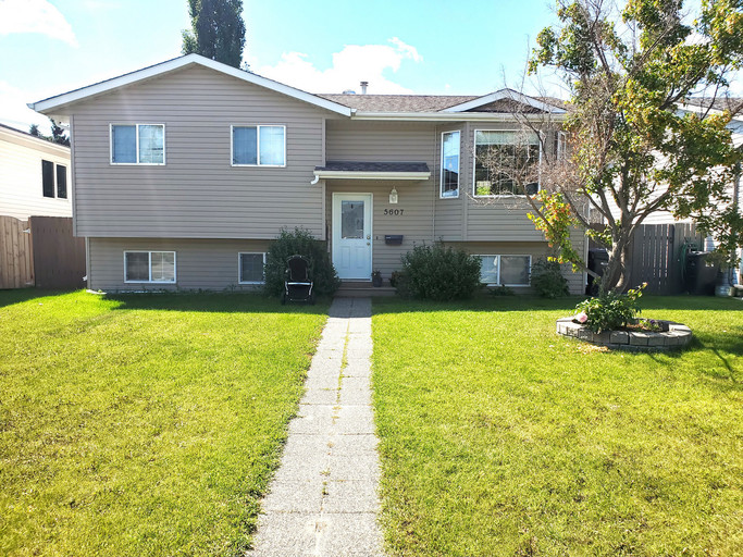 Photo of Pet Friendly, Fenced Backyard, Garage and Near Public Transportation, Available Now! Property Image