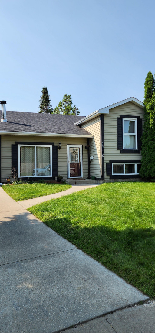 Photo of Spacious 4 bed 1.5 bath family home*Fenced yard w/patio*Double garage* Property Image