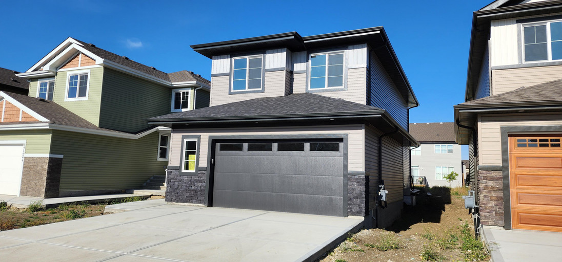 Photo of Beautiful brand new 3 bed + den 2.5 bath main floor*dbl garage*bonus rooom* Property Image