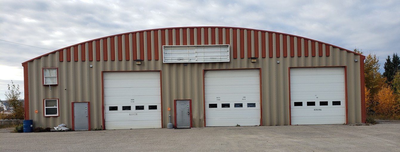 Photo of LARGE SHOP WITH OFFICE FOR RENT Property Image