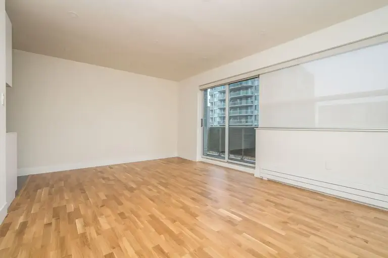 Photo of 365 Eglinton Avenue East Property Image