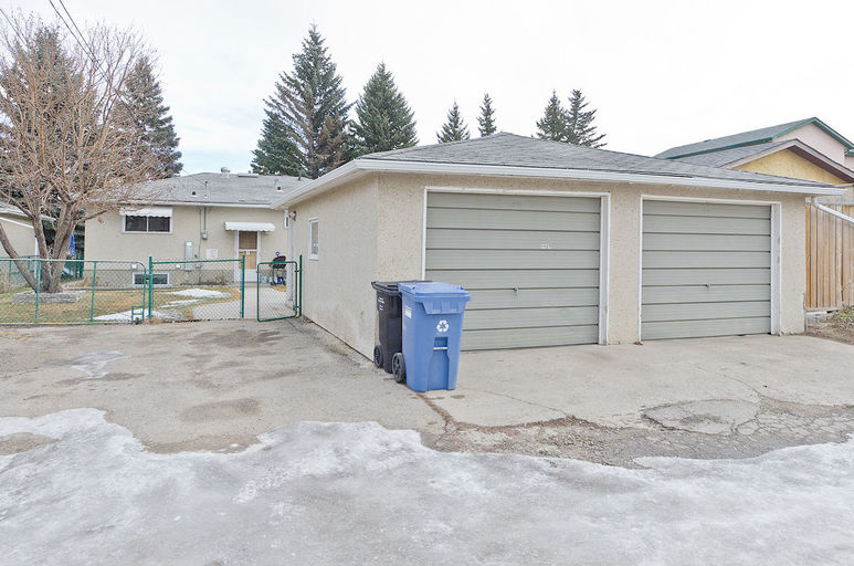 Photo of DOUBLE GARAGE Property Image