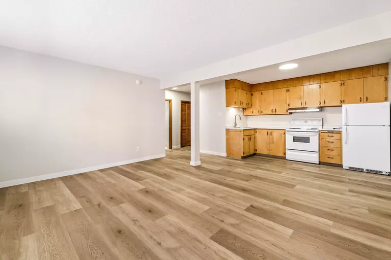Photo of 1 Bedroom Newly Renovated Apartment Downtown Across From City Park, Close to U of R & Sask Polytec April 15 Property Image