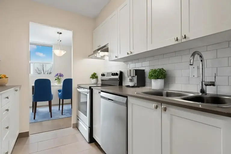 Photo of The Lamplighter Property Image
