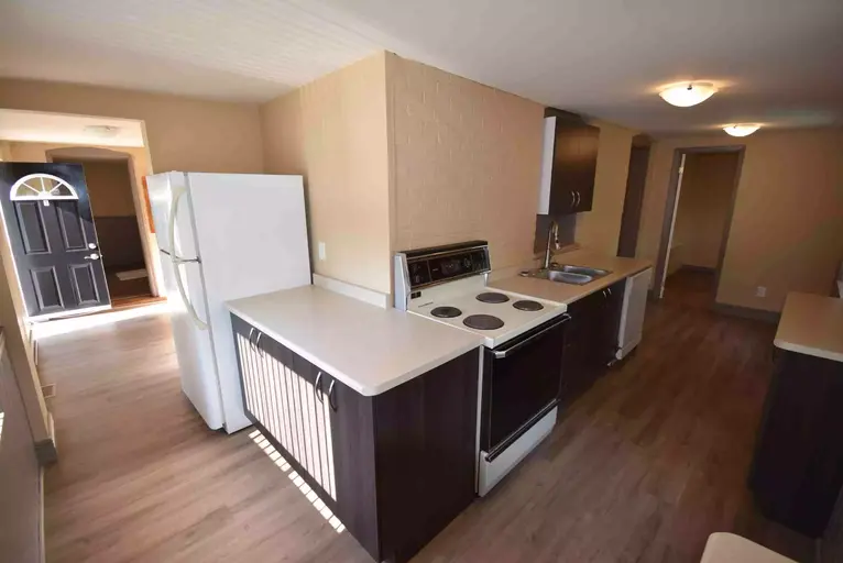 Photo of Orillia 3 bedroom PLUS den unit in Duplex, May 1! Property Image