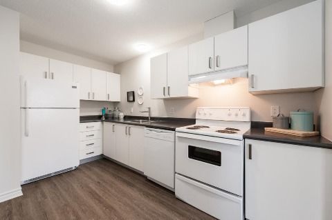 Photo of 2 BEDROOM TOWNHOME - Private yard! Property Image