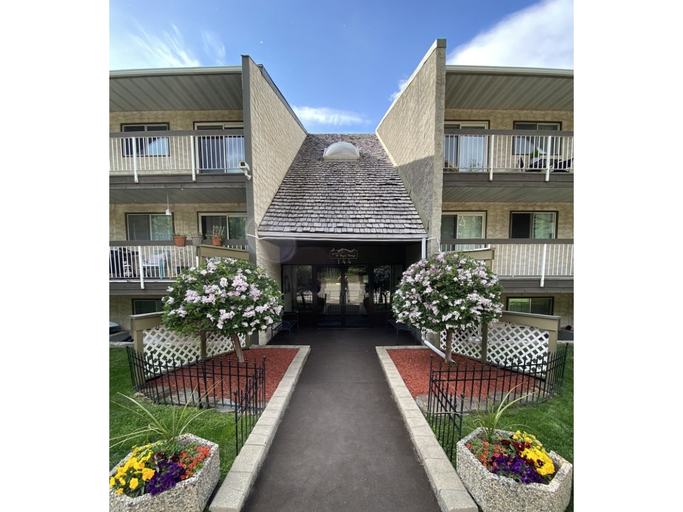 Photo of NEWLY Remodeled 1 & 2 & 3 Bdrm Avail., Starting @ $1350/mo w/ Qualifying Incentives InSuite WASHER/DRY & Private Balcony Property Image