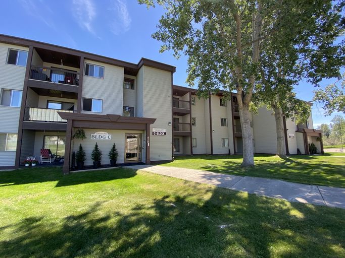 Photo of FEW SUITES Remaining* Voted the BEST location in Hinton ~ $1100/mo (1 BDRM) Desirable Boardwalk Facing Unit - Call! Property Image