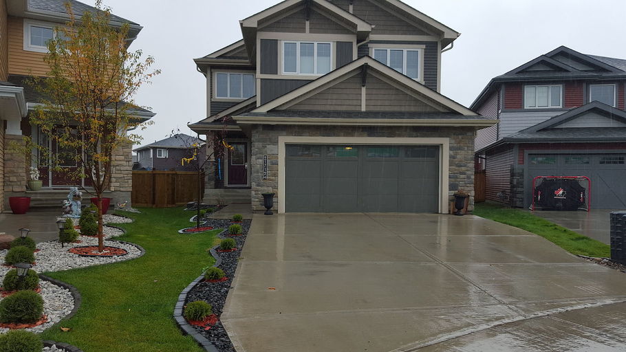 Photo of Elegant 4-Bedroom Home with Den and Office Room - Available November 1st Property Image