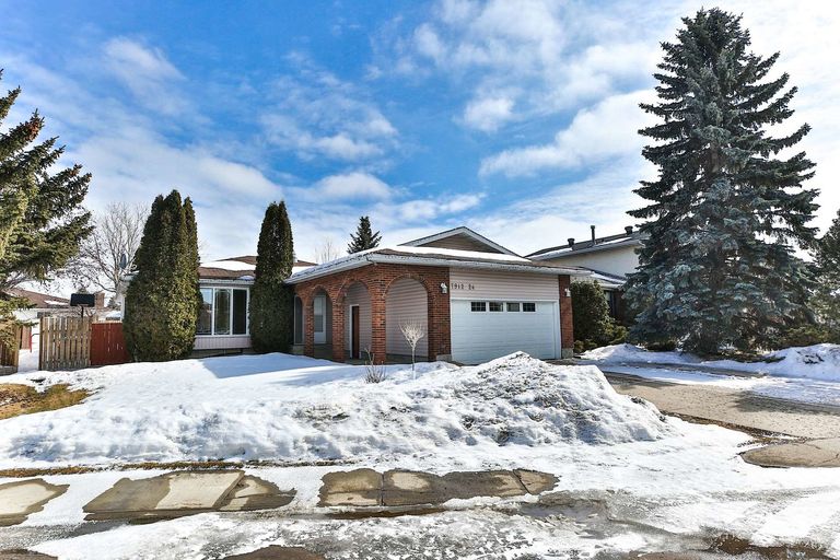 Photo of Spacious 3.5 Bedroom house, Utilities Included!! Property Image