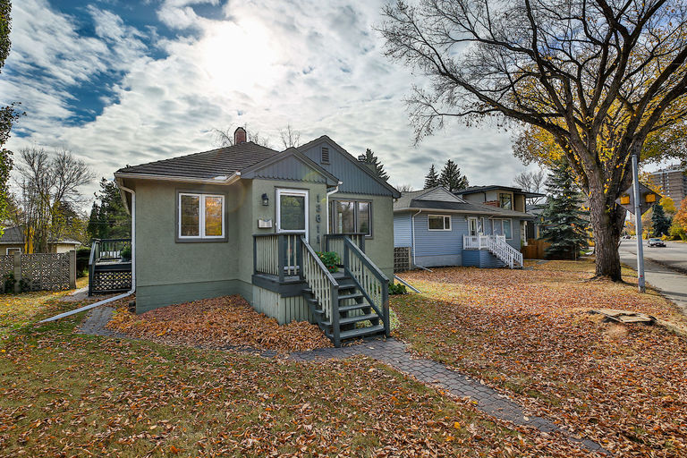 Photo of Spacious bungalow in Old Glenora Property Image