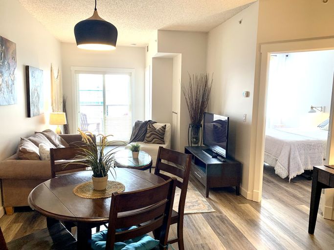 Photo of Sunny south facing Furnished, all utilities, ug garage parking! Property Image