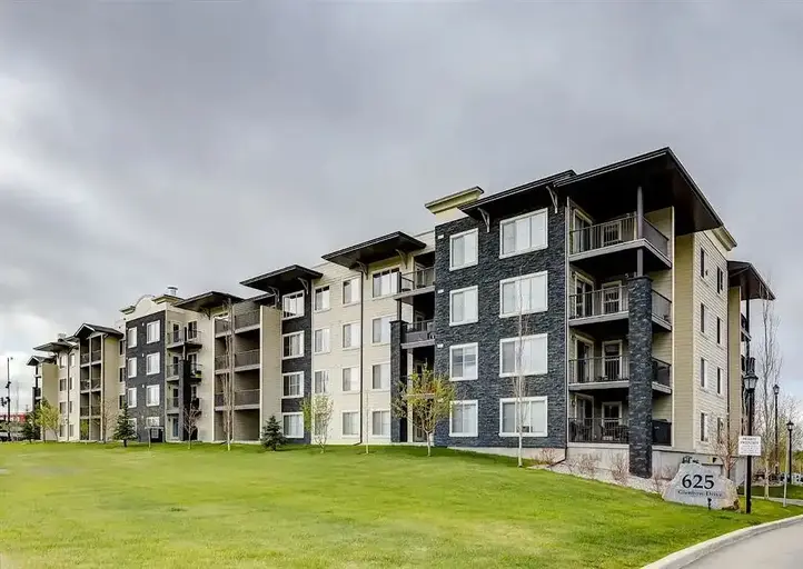 Nice 2 bedroom condo on the TOP FLOOR in Stonecreek Landing! Looking for LONG T | 1407 - 625 Glenbow Drive, Cochrane