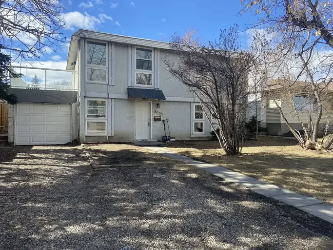 Photo of Spacious 5 Room House located 2 Mins away from Dalhousie LRT Property Image
