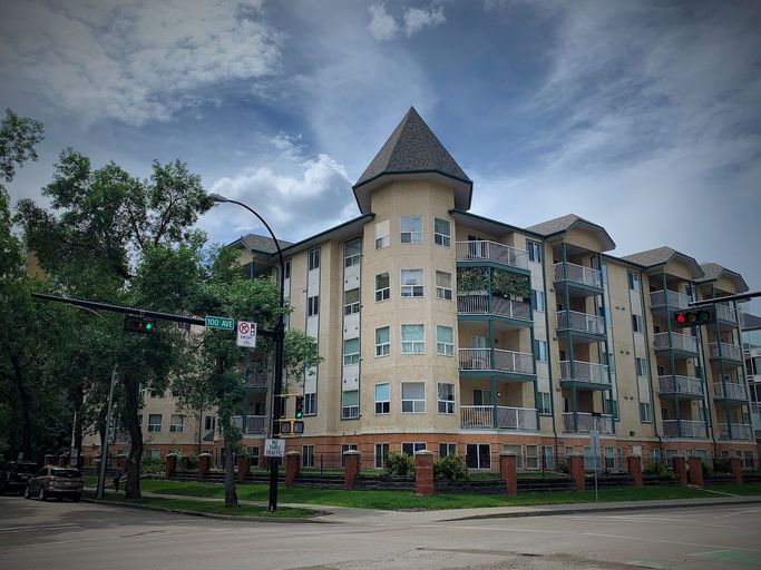 Photo of HEART OF DOWNTOWN - Melrose Manor: 2 Bed 2 Full Bath Condo For Rent Property Image