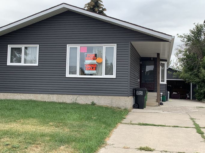 Photo of Newly renovated 4 bedroom must see in Millwoods ! Property Image