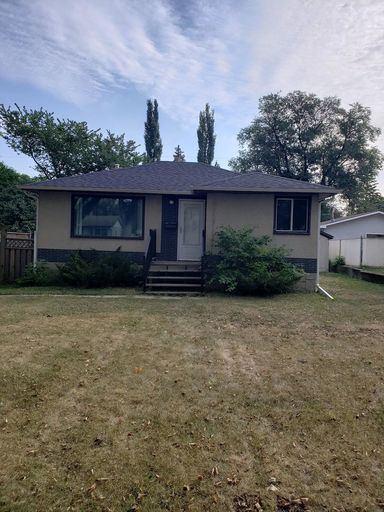 Photo of 3 Bedroom,1.5 Bathroom,Centrally located,Quiet treelined street. Avail. Oct.15 Property Image