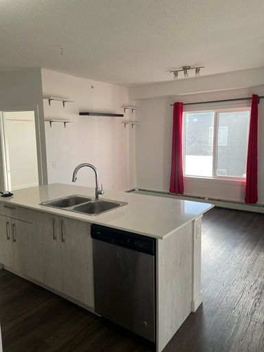 Photo of Top Floor Corner Unit extra privacy Avail. Nov 1/ *2 UNDERGROUND STALLS INCLUDED Property Image