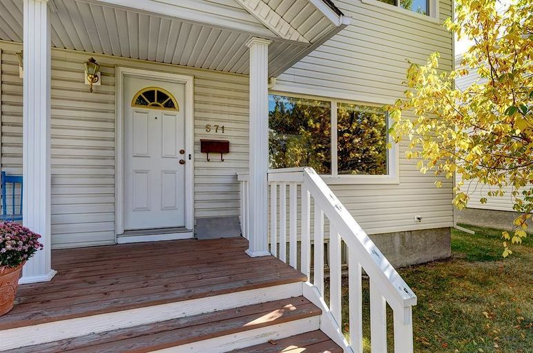 Photo of Quiet & Beautiful Townhome 3 Bedroom and 1 bathroom – 2500$ Property Image