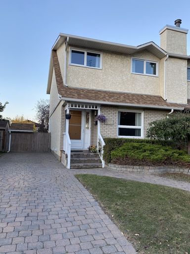 Photo of NEWLY RENOVATED 3 BEDROOMS 2.5 BATHROOMS HOME Property Image
