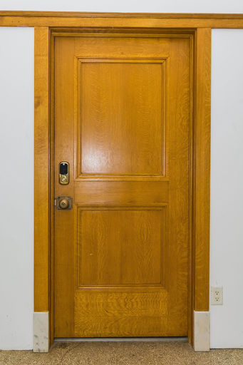 Photo of Beautiful Top Floor 1 Bedroom Unit in the Iconic McLeod Building Property Image
