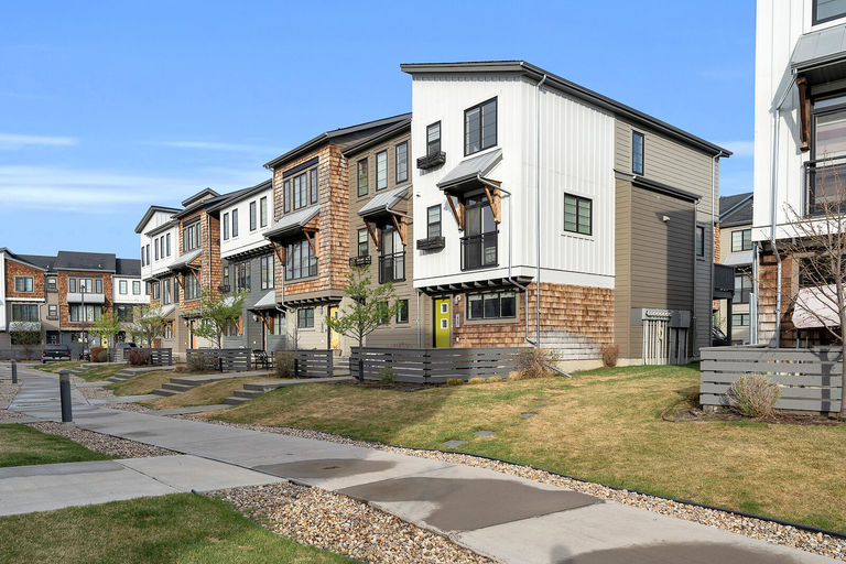 Photo of BEAUTIFUL 3 bedroom Townhouse - Property Image