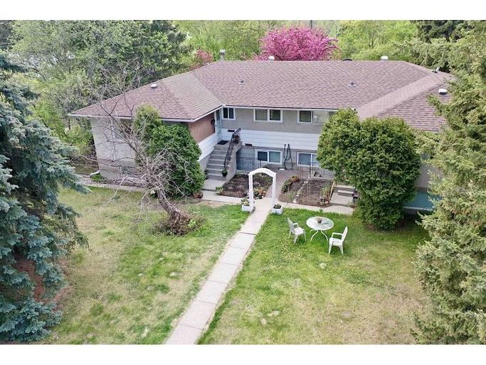 Photo of Forest Heights - Renovated Bright 2-Bedroom Basement Suite with Garage Property Image