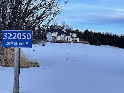 Photo of Fenced, 5 bedrooms, 3.5 baths, hot tub, big front yard, 5 acres. pet friendly Property Image