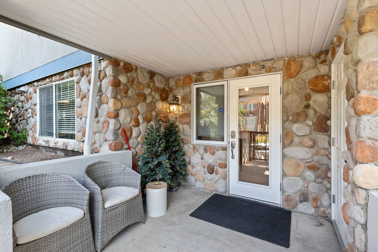 Photo of Executive Rental - 2 Bed + Den, 2.5 Bath, Large Walkout Suite In Erlton Property Image