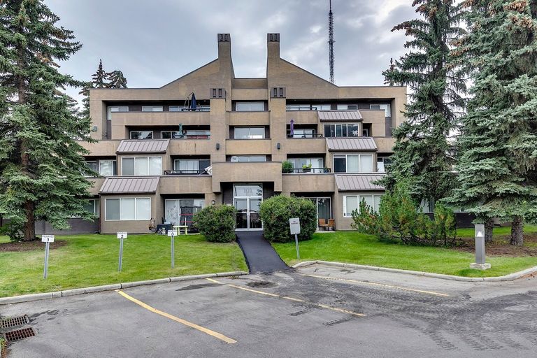 Photo of Fully Furnished 2 Bedrm 2 Bathrm 1,073 Sq Ft - Top Floor - Underground Parking Property Image