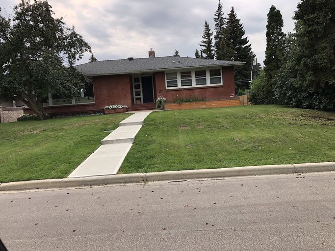 Photo of IMMEDIATE,ORIGINAL BUNGALOW HOME IN VERY EXCLUSIVE RIVERSIDE CRESCENT Property Image