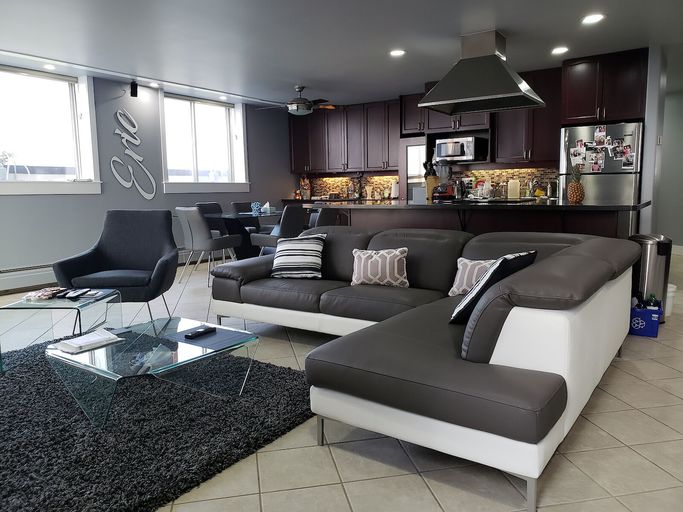 Photo of $2900 - Nov 1 - TWO BEDROOM PENTHOUSE apartment condo lease rent - West downtown Property Image