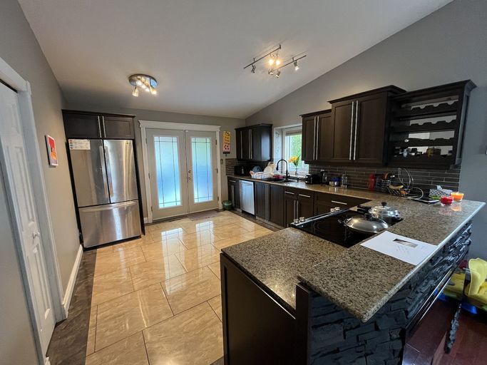 Photo of 2200 Sqft 4 Bed / 3 Bathroom Family Home located in Millwoods Property Image