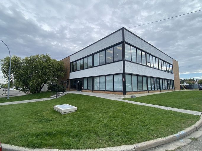 Photo of Fully furnished Main floor 1895 sqft Office w/ UG parking Property Image